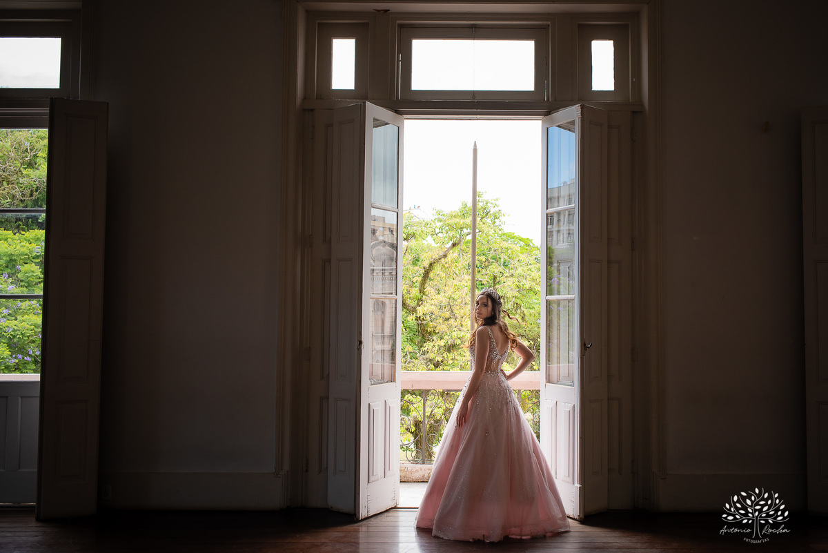 Julia - Julia 15 anos - 15 Anos - Quinze Anos - Ensaio Externo - Debutante - Biblioteca Pública de Pelotas - Porto de Pelotas - Parque Una- Família - Luz - Antonio Rocha Fotografias - Antonio Rocha - @antoniorochafotografias 