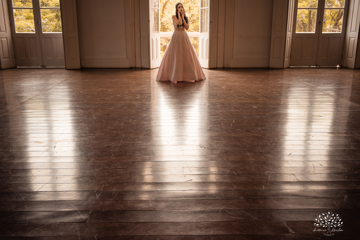 Julia - Julia 15 anos - 15 Anos - Quinze Anos - Ensaio Externo - Debutante - Biblioteca Pública de Pelotas - Porto de Pelotas - Parque Una- Família - Luz - Antonio Rocha Fotografias - Antonio Rocha - @antoniorochafotografias 