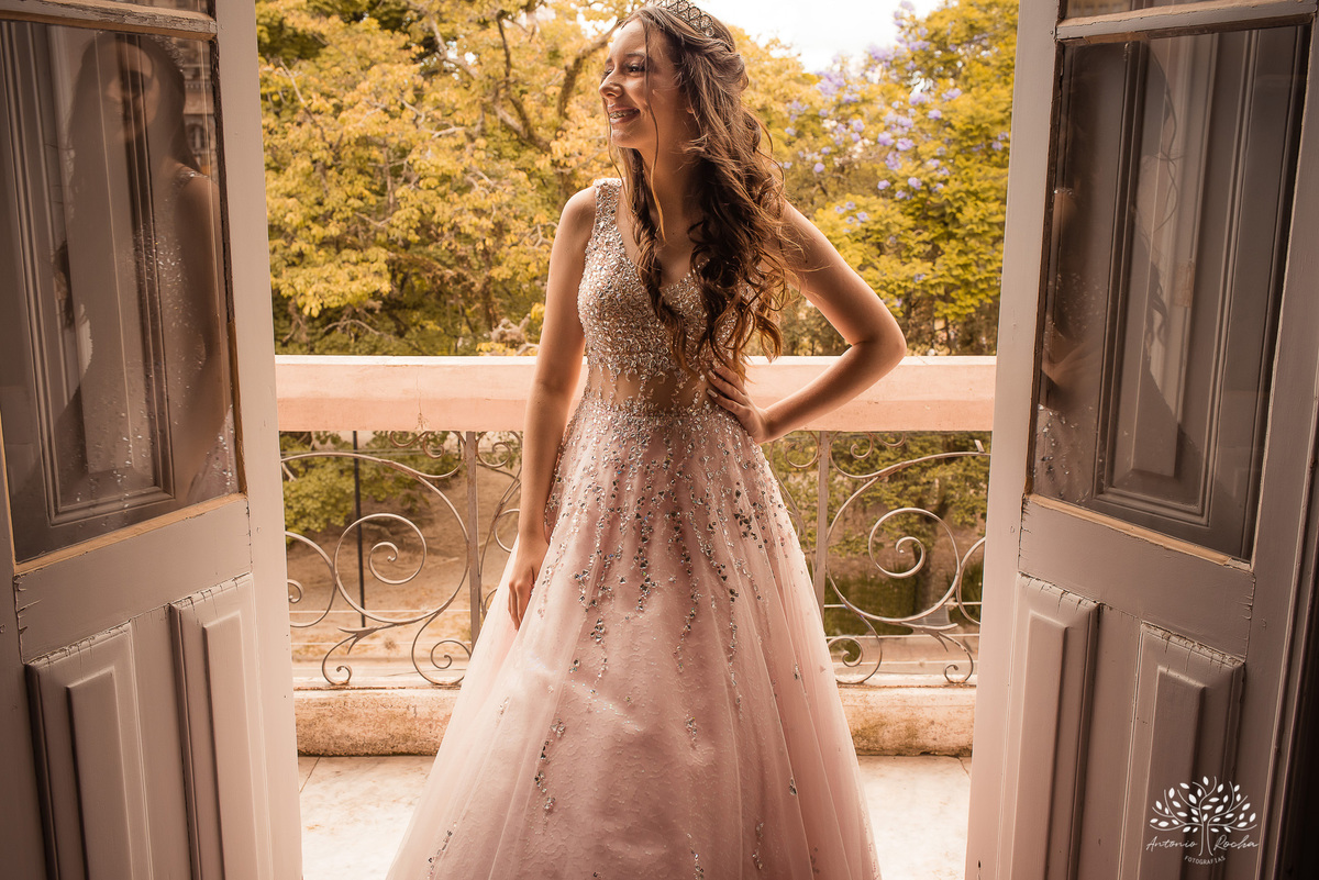 Julia - Julia 15 anos - 15 Anos - Quinze Anos - Ensaio Externo - Debutante - Biblioteca Pública de Pelotas - Porto de Pelotas - Parque Una- Família - Luz - Antonio Rocha Fotografias - Antonio Rocha - @antoniorochafotografias 