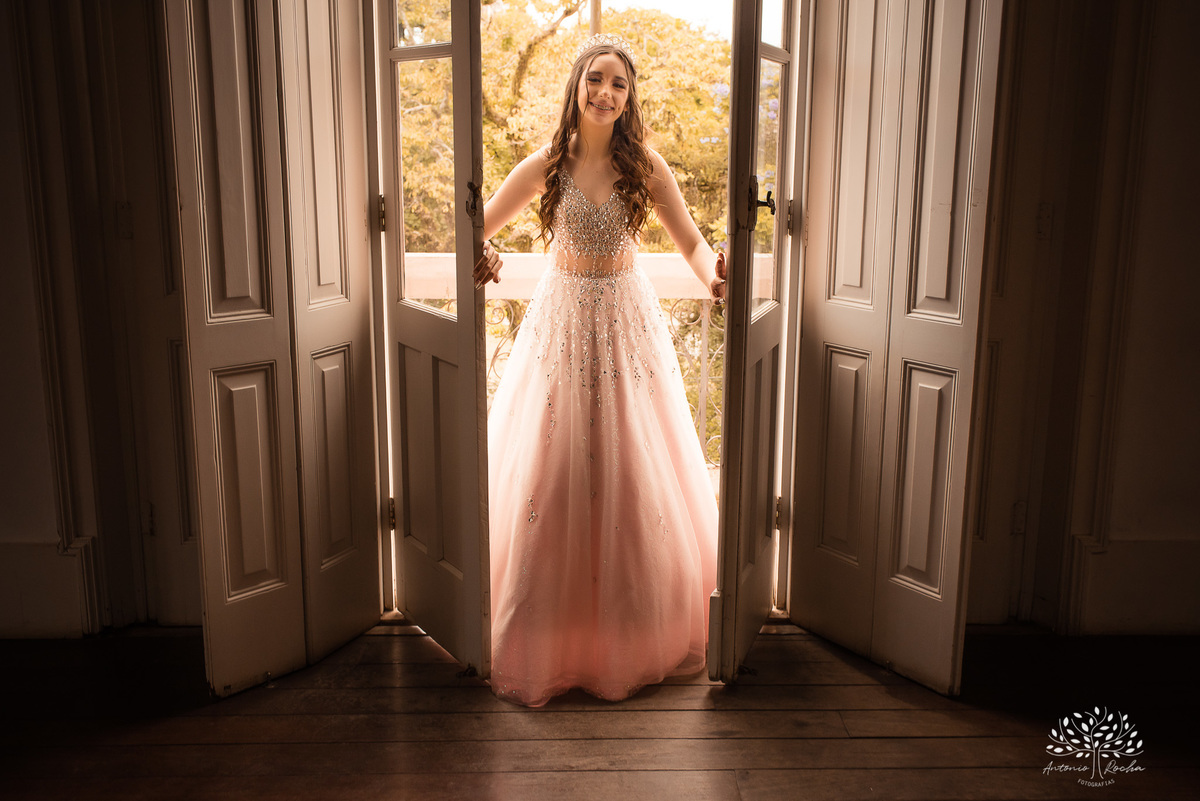 Julia - Julia 15 anos - 15 Anos - Quinze Anos - Ensaio Externo - Debutante - Biblioteca Pública de Pelotas - Porto de Pelotas - Parque Una- Família - Luz - Antonio Rocha Fotografias - Antonio Rocha - @antoniorochafotografias 