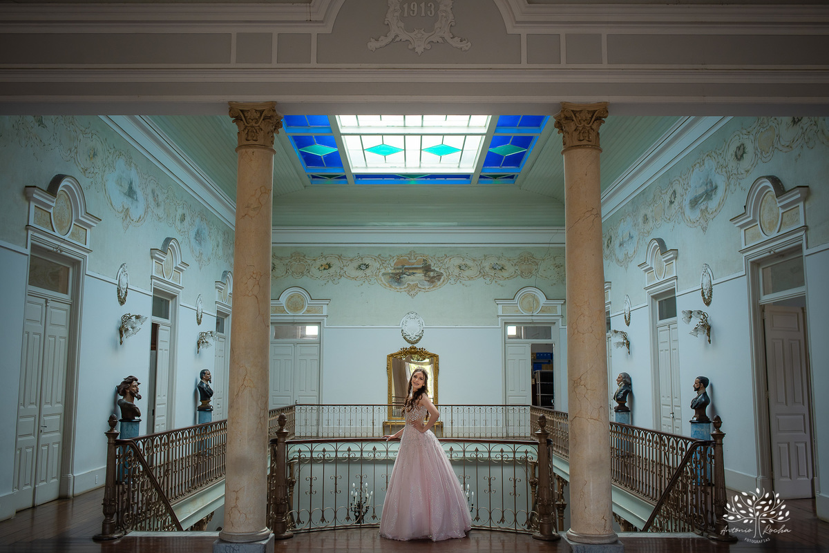 Julia - Julia 15 anos - 15 Anos - Quinze Anos - Ensaio Externo - Debutante - Biblioteca Pública de Pelotas - Porto de Pelotas - Parque Una- Família - Luz - Antonio Rocha Fotografias - Antonio Rocha - @antoniorochafotografias 