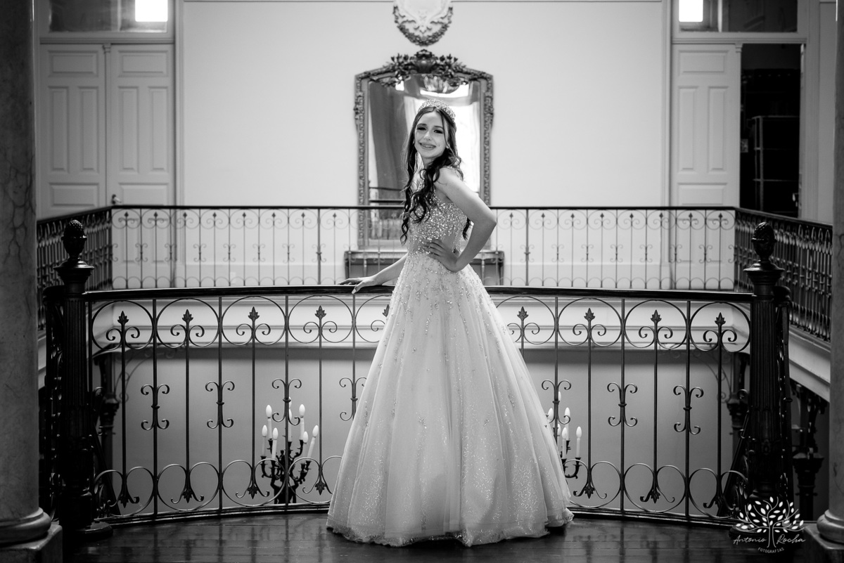 Julia - Julia 15 anos - 15 Anos - Quinze Anos - Ensaio Externo - Debutante - Biblioteca Pública de Pelotas - Porto de Pelotas - Parque Una- Família - Luz - Antonio Rocha Fotografias - Antonio Rocha - @antoniorochafotografias 