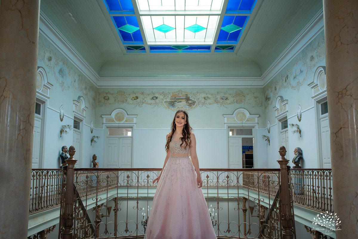 Julia - Julia 15 anos - 15 Anos - Quinze Anos - Ensaio Externo - Debutante - Biblioteca Pública de Pelotas - Porto de Pelotas - Parque Una- Família - Luz - Antonio Rocha Fotografias - Antonio Rocha - @antoniorochafotografias 