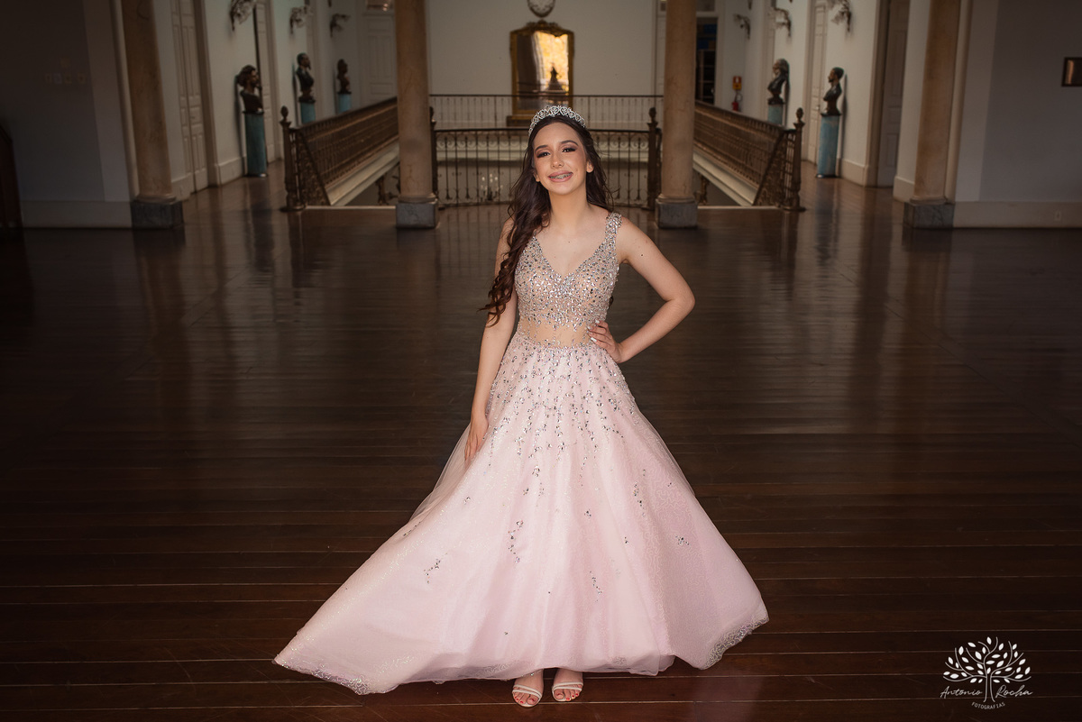 Julia - Julia 15 anos - 15 Anos - Quinze Anos - Ensaio Externo - Debutante - Biblioteca Pública de Pelotas - Porto de Pelotas - Parque Una- Família - Luz - Antonio Rocha Fotografias - Antonio Rocha - @antoniorochafotografias 