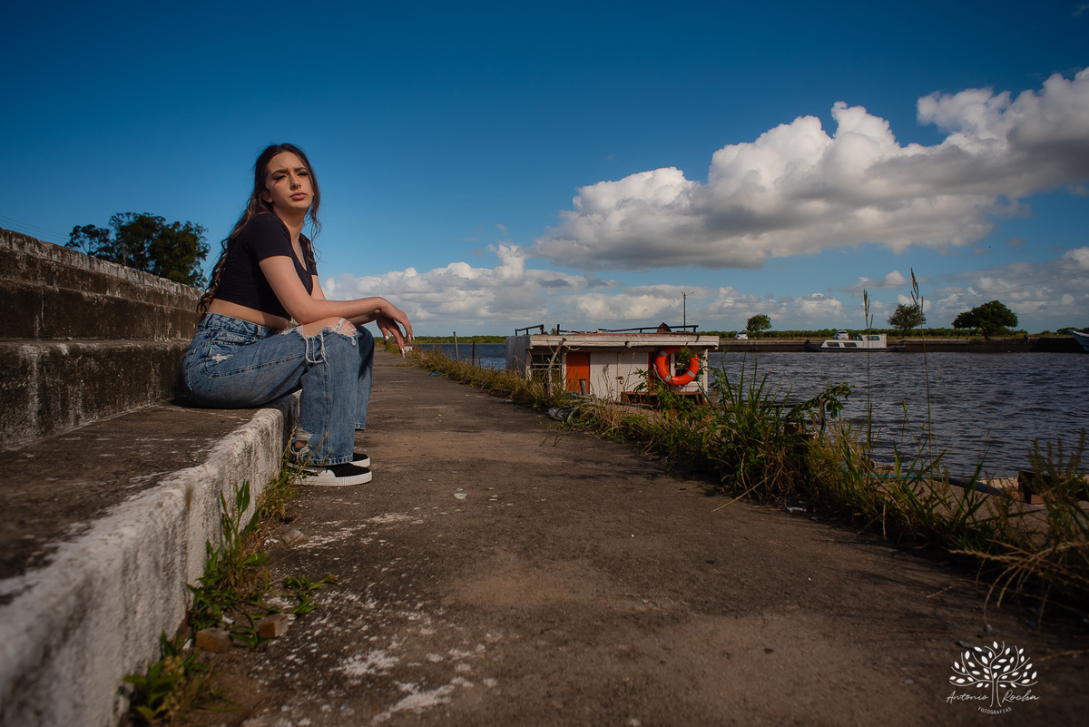 Julia - Julia 15 anos - 15 Anos - Quinze Anos - Ensaio Externo - Debutante - Biblioteca Pública de Pelotas - Porto de Pelotas - Parque Una- Família - Luz - Antonio Rocha Fotografias - Antonio Rocha - @antoniorochafotografias 