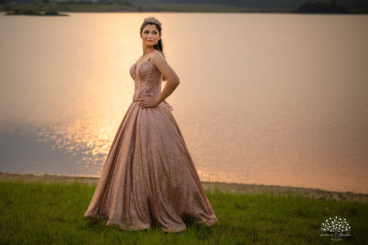 Erika – Erika 15 Anos – Ensaio – Ensaio Debutante – Parque Una – Morada do Sol – Família – Gaudéria – Felicidade – Foto Premiada – Prime Foto Association – Fotografia de Família – Debutante – Por do Sol – Vestido – Rose Gold – Antonio Rocha Fotografias