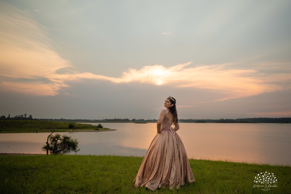 Erika – Erika 15 Anos – Ensaio – Ensaio Debutante – Parque Una – Morada do Sol – Família – Gaudéria – Felicidade – Foto Premiada – Prime Foto Association – Fotografia de Família – Debutante – Por do Sol – Vestido – Rose Gold – Antonio Rocha Fotografias