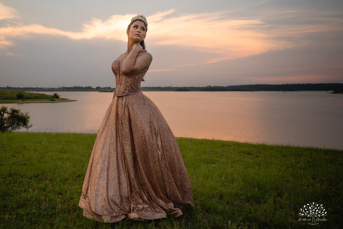 Erika – Erika 15 Anos – Ensaio – Ensaio Debutante – Parque Una – Morada do Sol – Família – Gaudéria – Felicidade – Foto Premiada – Prime Foto Association – Fotografia de Família – Debutante – Por do Sol – Vestido – Rose Gold – Antonio Rocha Fotografias