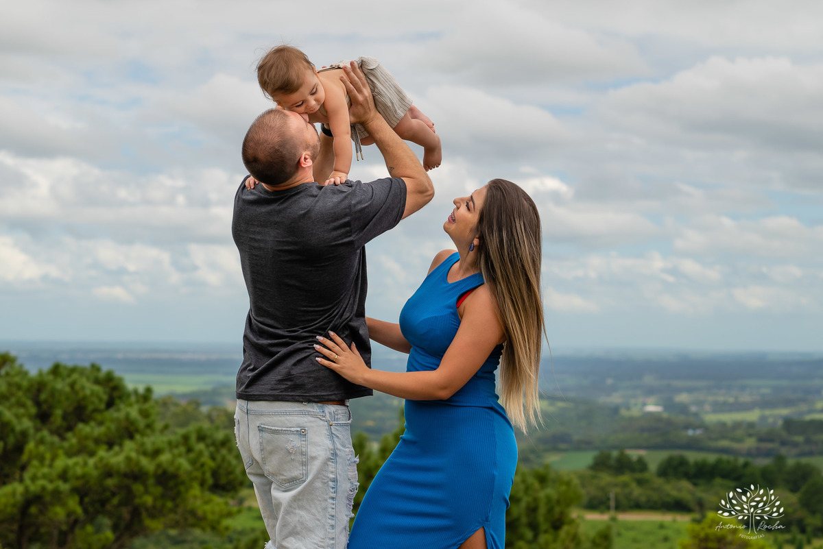 Theo – Smash The Cake – Ensaio Lindo – Ensaio Família – Parque Stone Land – Diversão – Amor – Família – Vida – Felicidade – Aprendizado – Bolo Azul – Smurph – Fotografia de Família – Ensaio – Juntos – Quarteto – Infantil – Antonio Rocha Fotografias