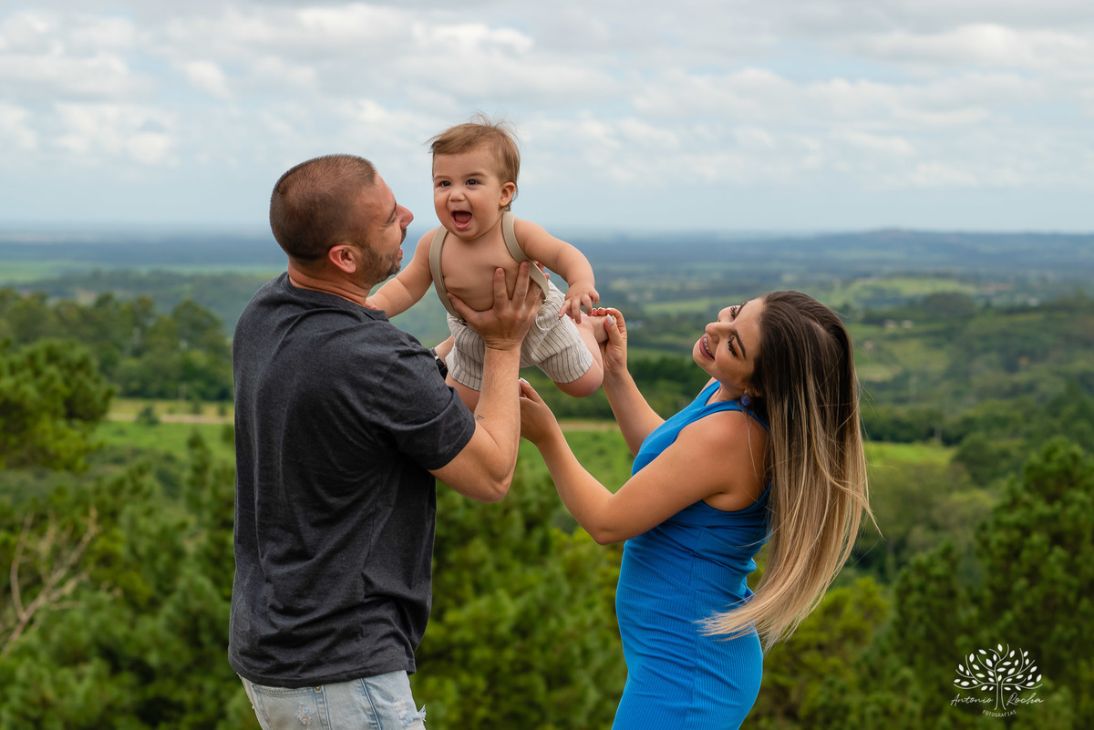 Theo – Smash The Cake – Ensaio Lindo – Ensaio Família – Parque Stone Land – Diversão – Amor – Família – Vida – Felicidade – Aprendizado – Bolo Azul – Smurph – Fotografia de Família – Ensaio – Juntos – Quarteto – Infantil – Antonio Rocha Fotografias