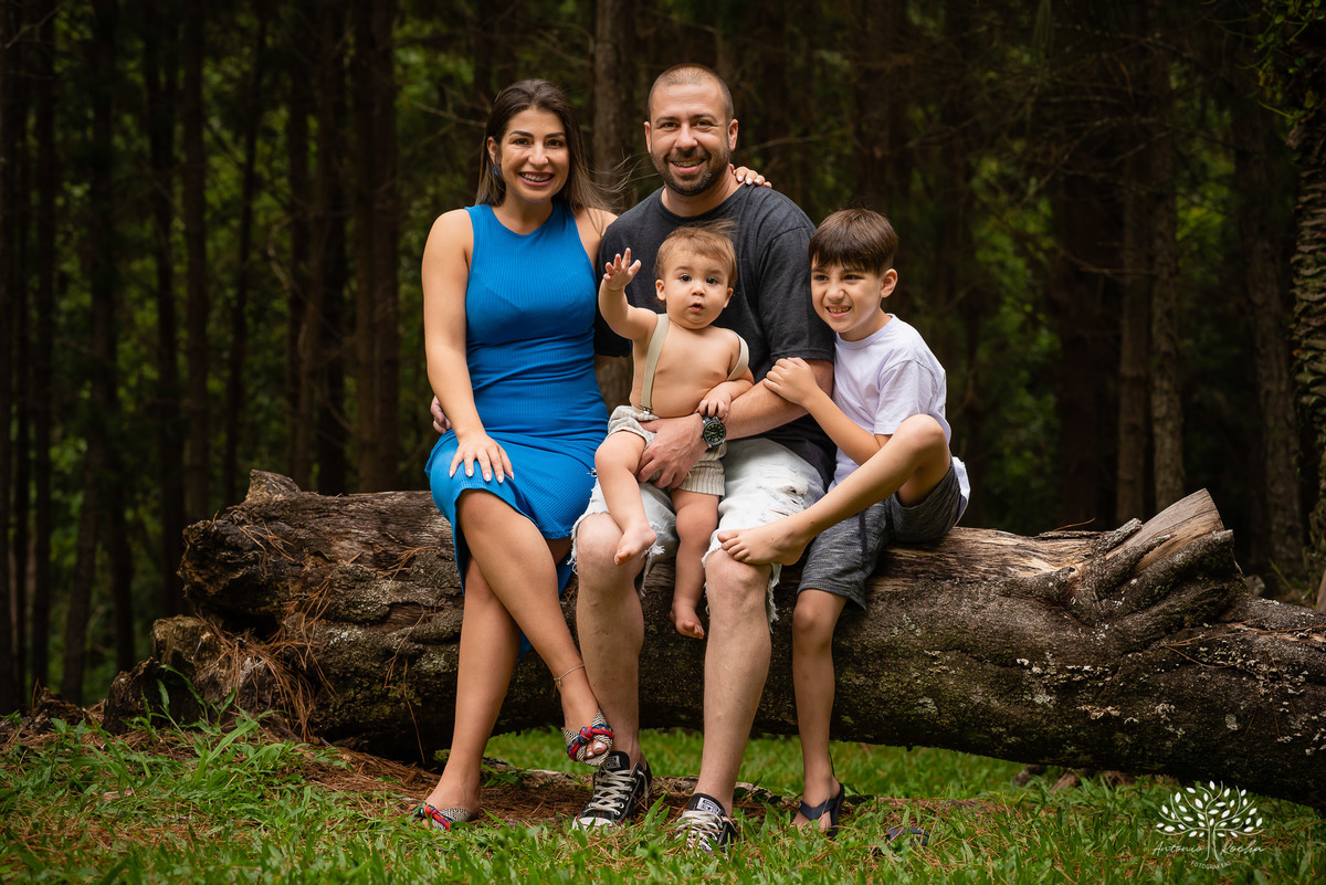 Theo – Smash The Cake – Ensaio Lindo – Ensaio Família – Parque Stone Land – Diversão – Amor – Família – Vida – Felicidade – Aprendizado – Bolo Azul – Smurph – Fotografia de Família – Ensaio – Juntos – Quarteto – Infantil – Antonio Rocha Fotografias