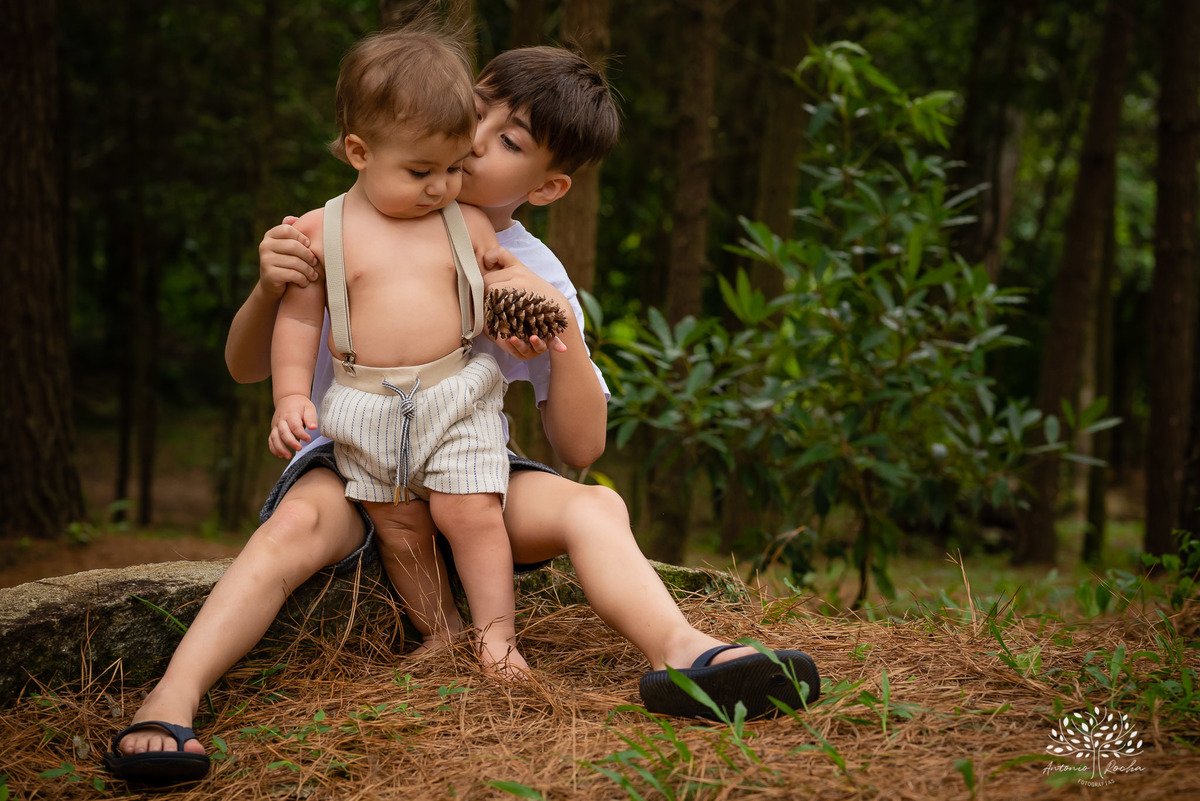 Theo – Smash The Cake – Ensaio Lindo – Ensaio Família – Parque Stone Land – Diversão – Amor – Família – Vida – Felicidade – Aprendizado – Bolo Azul – Smurph – Fotografia de Família – Ensaio – Juntos – Quarteto – Infantil – Antonio Rocha Fotografias
