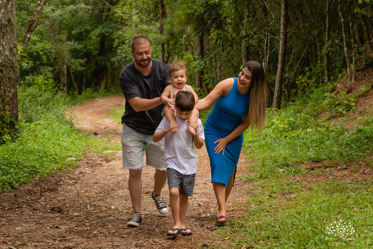 Theo – Smash The Cake – Ensaio Lindo – Ensaio Família – Parque Stone Land – Diversão – Amor – Família – Vida – Felicidade – Aprendizado – Bolo Azul – Smurph – Fotografia de Família – Ensaio – Juntos – Quarteto – Infantil – Antonio Rocha Fotografias