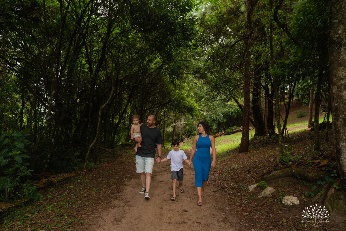 Theo – Smash The Cake – Ensaio Lindo – Ensaio Família – Parque Stone Land – Diversão – Amor – Família – Vida – Felicidade – Aprendizado – Bolo Azul – Smurph – Fotografia de Família – Ensaio – Juntos – Quarteto – Infantil – Antonio Rocha Fotografias
