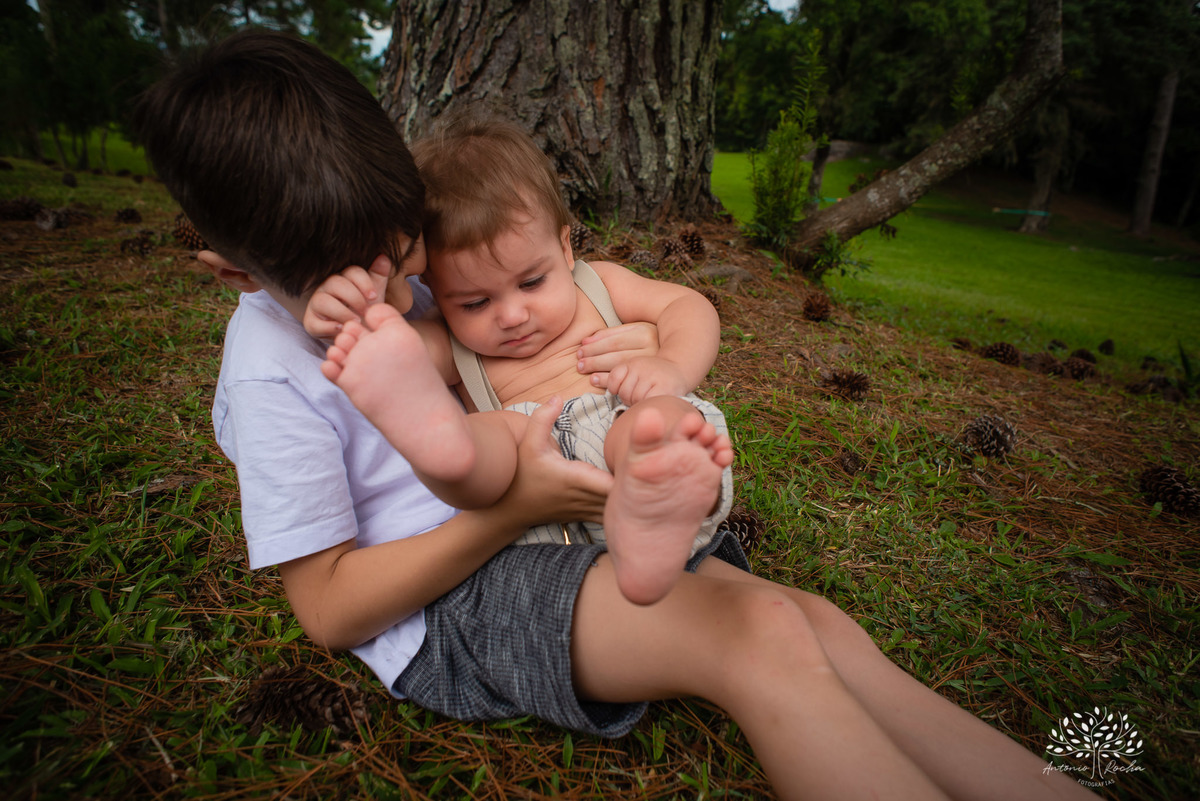 Theo – Smash The Cake – Ensaio Lindo – Ensaio Família – Parque Stone Land – Diversão – Amor – Família – Vida – Felicidade – Aprendizado – Bolo Azul – Smurph – Fotografia de Família – Ensaio – Juntos – Quarteto – Infantil – Antonio Rocha Fotografias