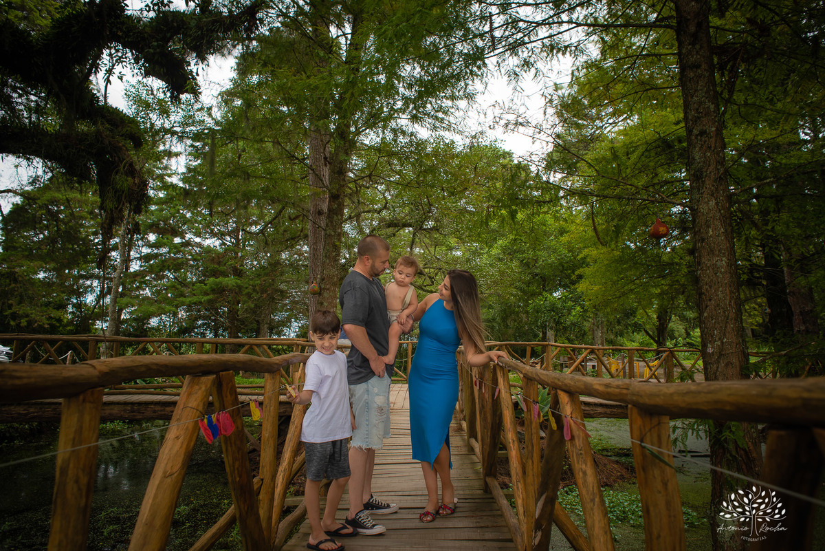 Theo – Smash The Cake – Ensaio Lindo – Ensaio Família – Parque Stone Land – Diversão – Amor – Família – Vida – Felicidade – Aprendizado – Bolo Azul – Smurph – Fotografia de Família – Ensaio – Juntos – Quarteto – Infantil – Antonio Rocha Fotografias