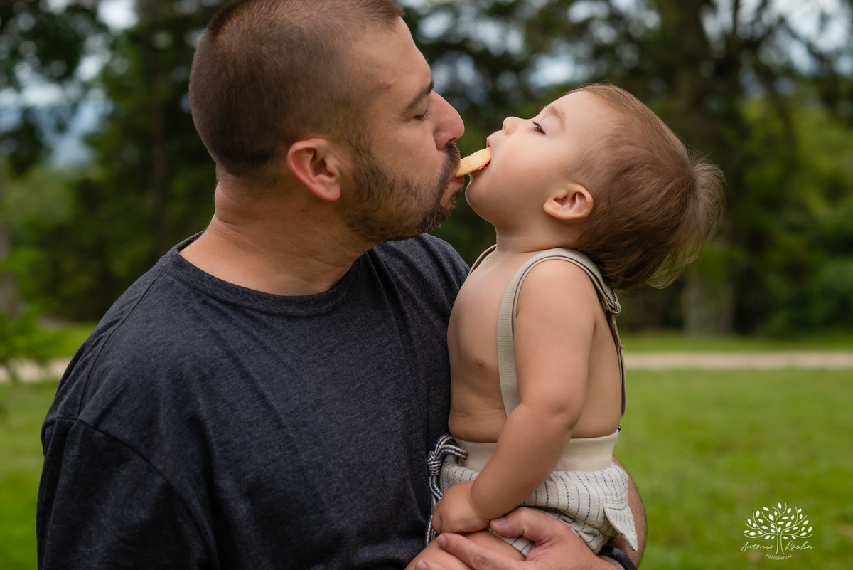 Theo – Smash The Cake – Ensaio Lindo – Ensaio Família – Parque Stone Land – Diversão – Amor – Família – Vida – Felicidade – Aprendizado – Bolo Azul – Smurph – Fotografia de Família – Ensaio – Juntos – Quarteto – Infantil – Antonio Rocha Fotografias