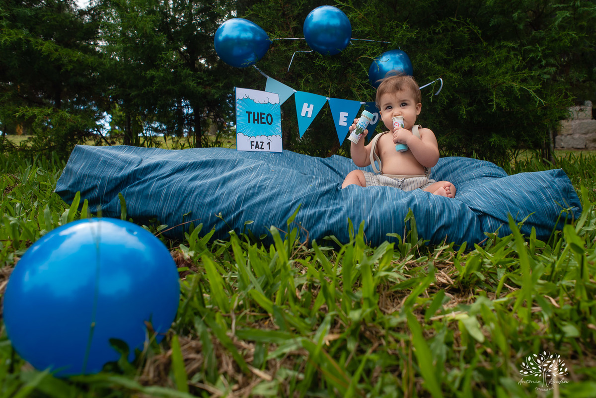 Theo – Smash The Cake – Ensaio Lindo – Ensaio Família – Parque Stone Land – Diversão – Amor – Família – Vida – Felicidade – Aprendizado – Bolo Azul – Smurph – Fotografia de Família – Ensaio – Juntos – Quarteto – Infantil – Antonio Rocha Fotografias