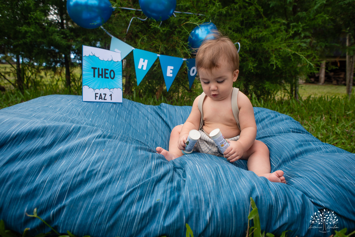 Theo – Smash The Cake – Ensaio Lindo – Ensaio Família – Parque Stone Land – Diversão – Amor – Família – Vida – Felicidade – Aprendizado – Bolo Azul – Smurph – Fotografia de Família – Ensaio – Juntos – Quarteto – Infantil – Antonio Rocha Fotografias
