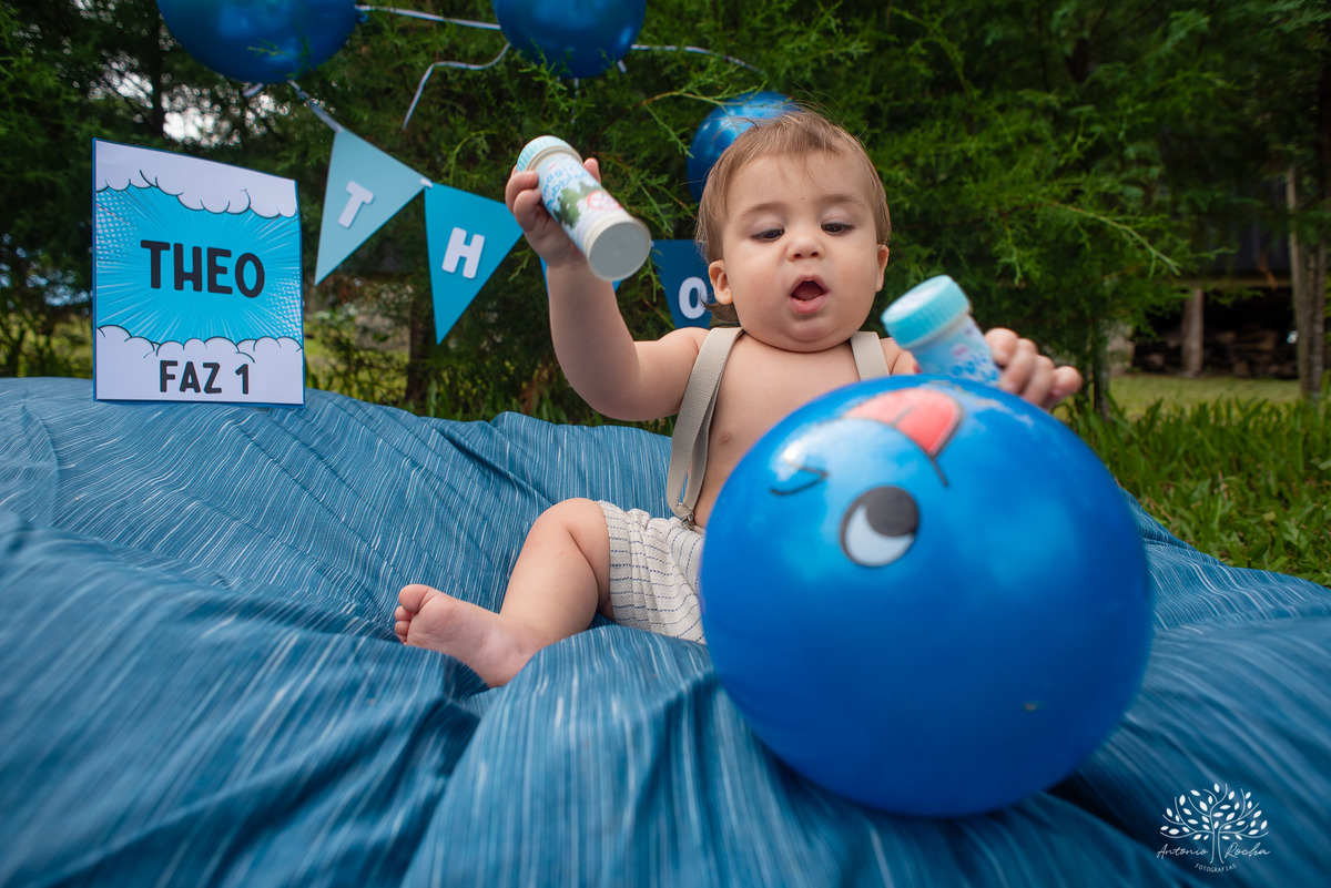 Theo – Smash The Cake – Ensaio Lindo – Ensaio Família – Parque Stone Land – Diversão – Amor – Família – Vida – Felicidade – Aprendizado – Bolo Azul – Smurph – Fotografia de Família – Ensaio – Juntos – Quarteto – Infantil – Antonio Rocha Fotografias