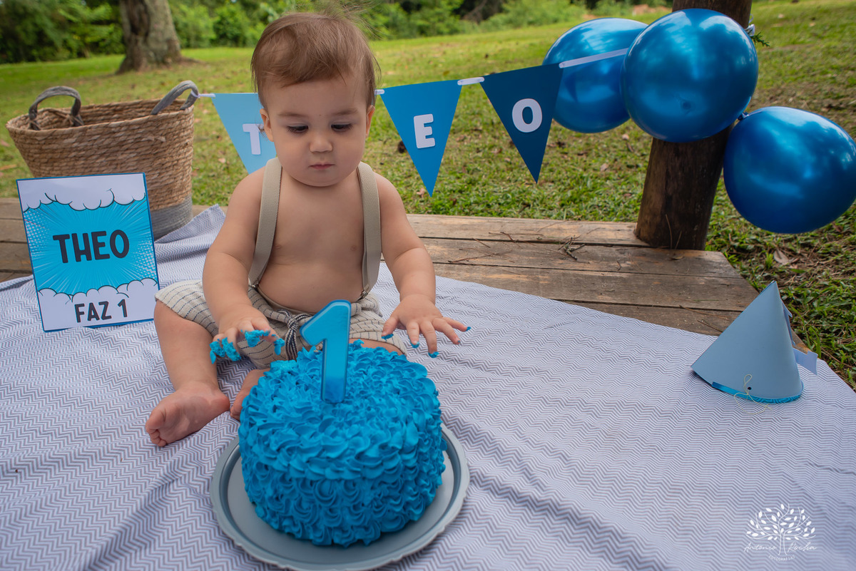 Theo – Smash The Cake – Ensaio Lindo – Ensaio Família – Parque Stone Land – Diversão – Amor – Família – Vida – Felicidade – Aprendizado – Bolo Azul – Smurph – Fotografia de Família – Ensaio – Juntos – Quarteto – Infantil – Antonio Rocha Fotografias