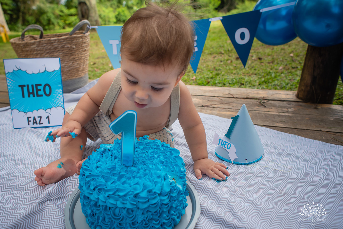 Theo – Smash The Cake – Ensaio Lindo – Ensaio Família – Parque Stone Land – Diversão – Amor – Família – Vida – Felicidade – Aprendizado – Bolo Azul – Smurph – Fotografia de Família – Ensaio – Juntos – Quarteto – Infantil – Antonio Rocha Fotografias