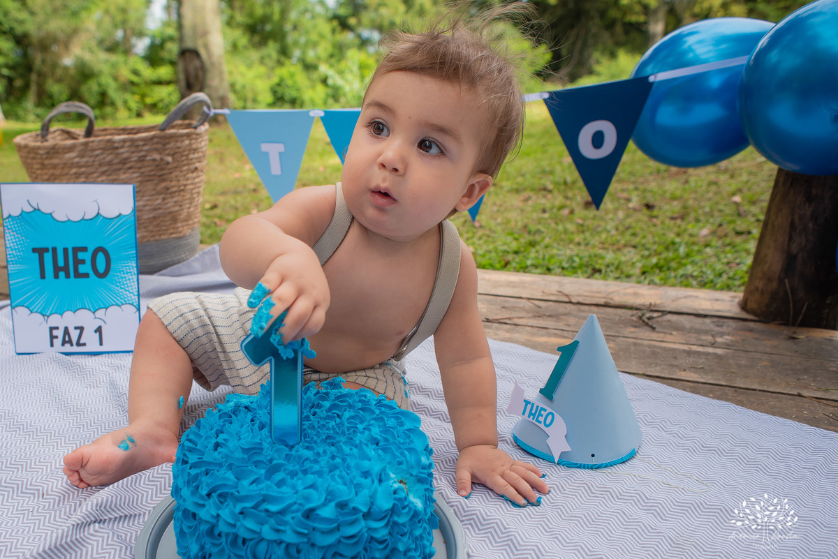 Theo – Smash The Cake – Ensaio Lindo – Ensaio Família – Parque Stone Land – Diversão – Amor – Família – Vida – Felicidade – Aprendizado – Bolo Azul – Smurph – Fotografia de Família – Ensaio – Juntos – Quarteto – Infantil – Antonio Rocha Fotografias