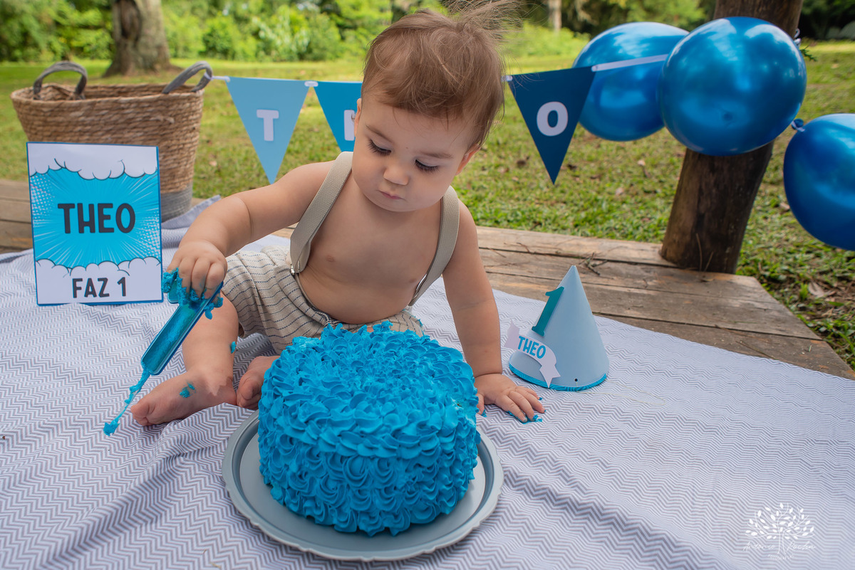 Theo – Smash The Cake – Ensaio Lindo – Ensaio Família – Parque Stone Land – Diversão – Amor – Família – Vida – Felicidade – Aprendizado – Bolo Azul – Smurph – Fotografia de Família – Ensaio – Juntos – Quarteto – Infantil – Antonio Rocha Fotografias