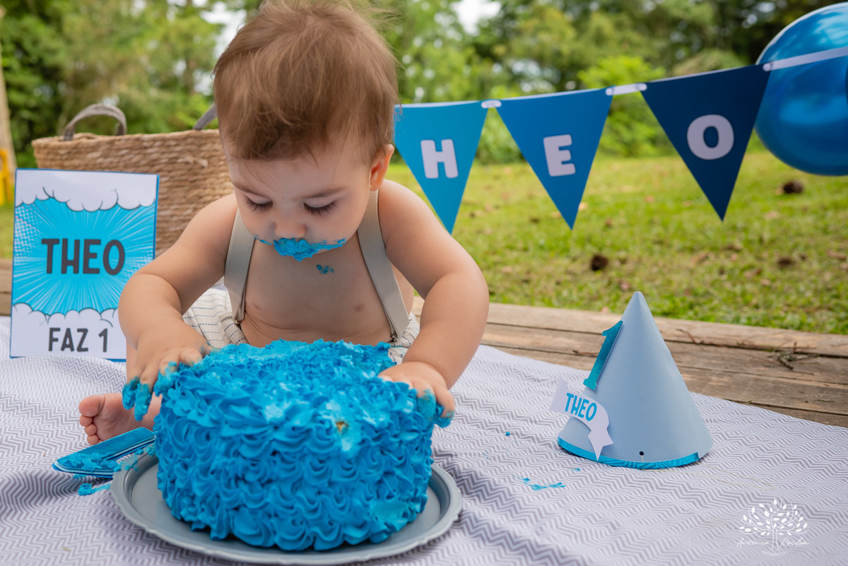 Theo – Smash The Cake – Ensaio Lindo – Ensaio Família – Parque Stone Land – Diversão – Amor – Família – Vida – Felicidade – Aprendizado – Bolo Azul – Smurph – Fotografia de Família – Ensaio – Juntos – Quarteto – Infantil – Antonio Rocha Fotografias