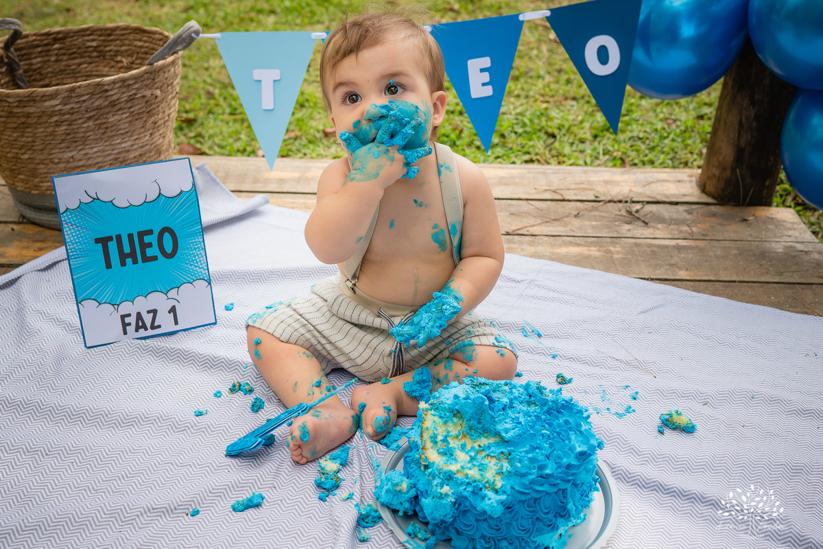 Theo – Smash The Cake – Ensaio Lindo – Ensaio Família – Parque Stone Land – Diversão – Amor – Família – Vida – Felicidade – Aprendizado – Bolo Azul – Smurph – Fotografia de Família – Ensaio – Juntos – Quarteto – Infantil – Antonio Rocha Fotografias