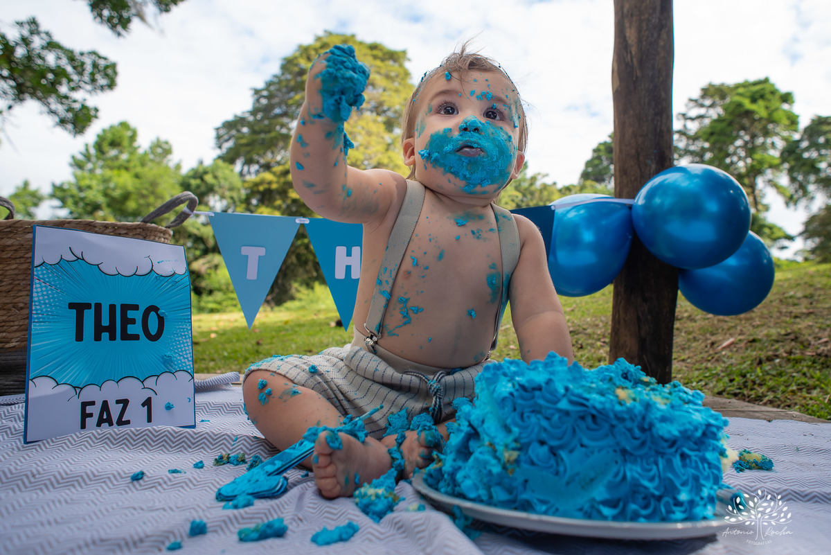 Theo – Smash The Cake – Ensaio Lindo – Ensaio Família – Parque Stone Land – Diversão – Amor – Família – Vida – Felicidade – Aprendizado – Bolo Azul – Smurph – Fotografia de Família – Ensaio – Juntos – Quarteto – Infantil – Antonio Rocha Fotografias
