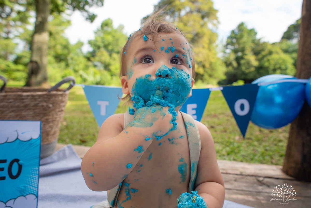 Theo – Smash The Cake – Ensaio Lindo – Ensaio Família – Parque Stone Land – Diversão – Amor – Família – Vida – Felicidade – Aprendizado – Bolo Azul – Smurph – Fotografia de Família – Ensaio – Juntos – Quarteto – Infantil – Antonio Rocha Fotografias