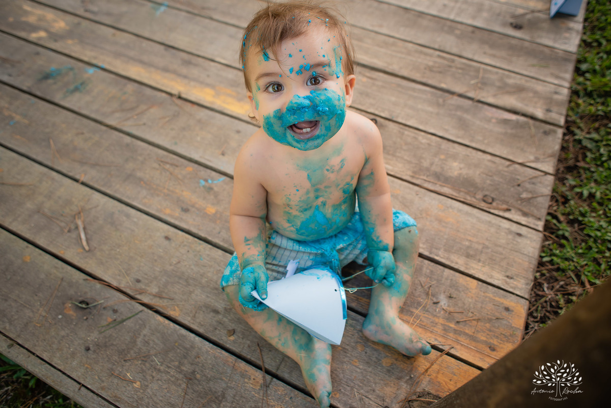 Theo – Smash The Cake – Ensaio Lindo – Ensaio Família – Parque Stone Land – Diversão – Amor – Família – Vida – Felicidade – Aprendizado – Bolo Azul – Smurph – Fotografia de Família – Ensaio – Juntos – Quarteto – Infantil – Antonio Rocha Fotografias