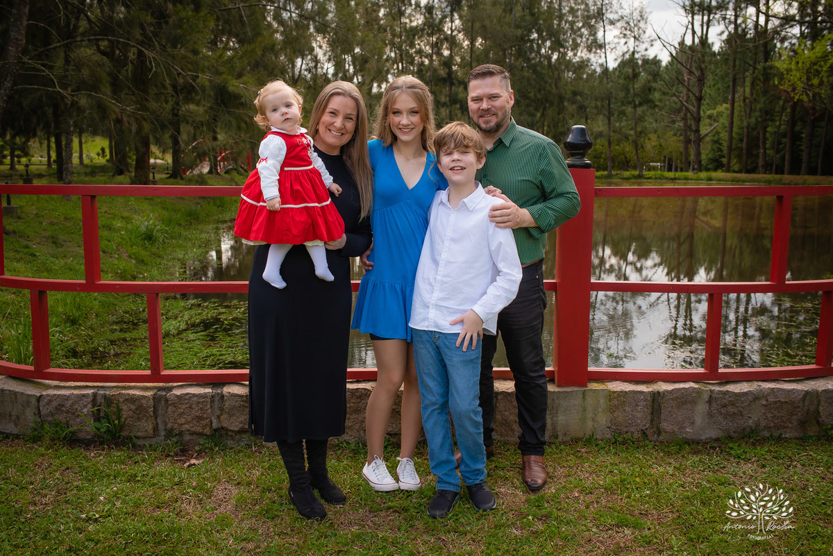 Helena – Helena 15 Anos – Ensaio – Ensaio Ar Livre – Ensaio Externa – Ensaio de 15 Anos – Quinze Anos – 15 Anos – Chácara Fiss – Linda – Família – Amigos – Tarde de Sol – Amor – Felicidade – Fotografia de Família – Antonio Rocha Fotografias – Pelotas – RS