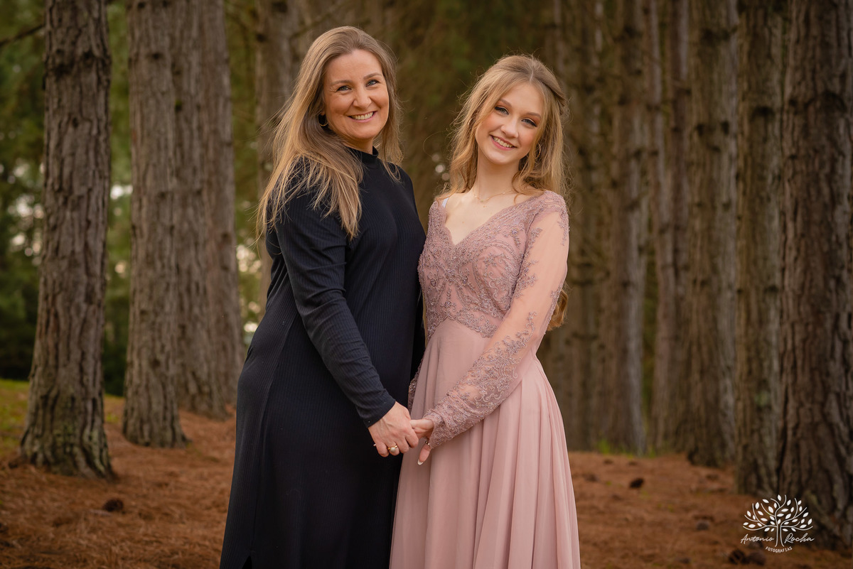 Helena – Helena 15 Anos – Ensaio – Ensaio Ar Livre – Ensaio Externa – Ensaio de 15 Anos – Quinze Anos – 15 Anos – Chácara Fiss – Linda – Família – Amigos – Tarde de Sol – Amor – Felicidade – Fotografia de Família – Antonio Rocha Fotografias – Pelotas – RS