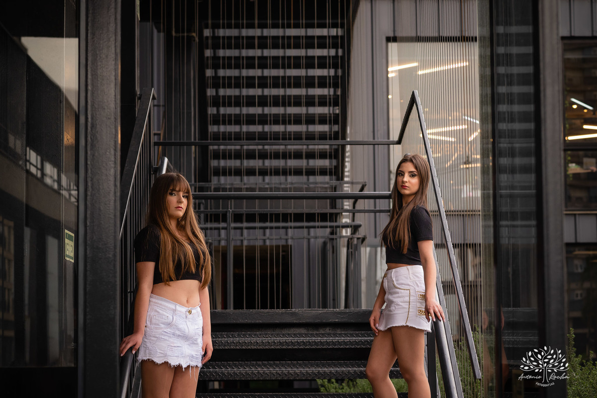 Erika – Isadora – Erika e Isadora 15 Anos – Ensaio – Ensaio Debutante – Pelotas – Biblioteca – Teatro – Parque Una – Felicidade – Foto Premiada – Gêmeas – Fotografia de Família – Debutante – Por do Sol – Bailarinas – Dança – Antonio Rocha Fotografias