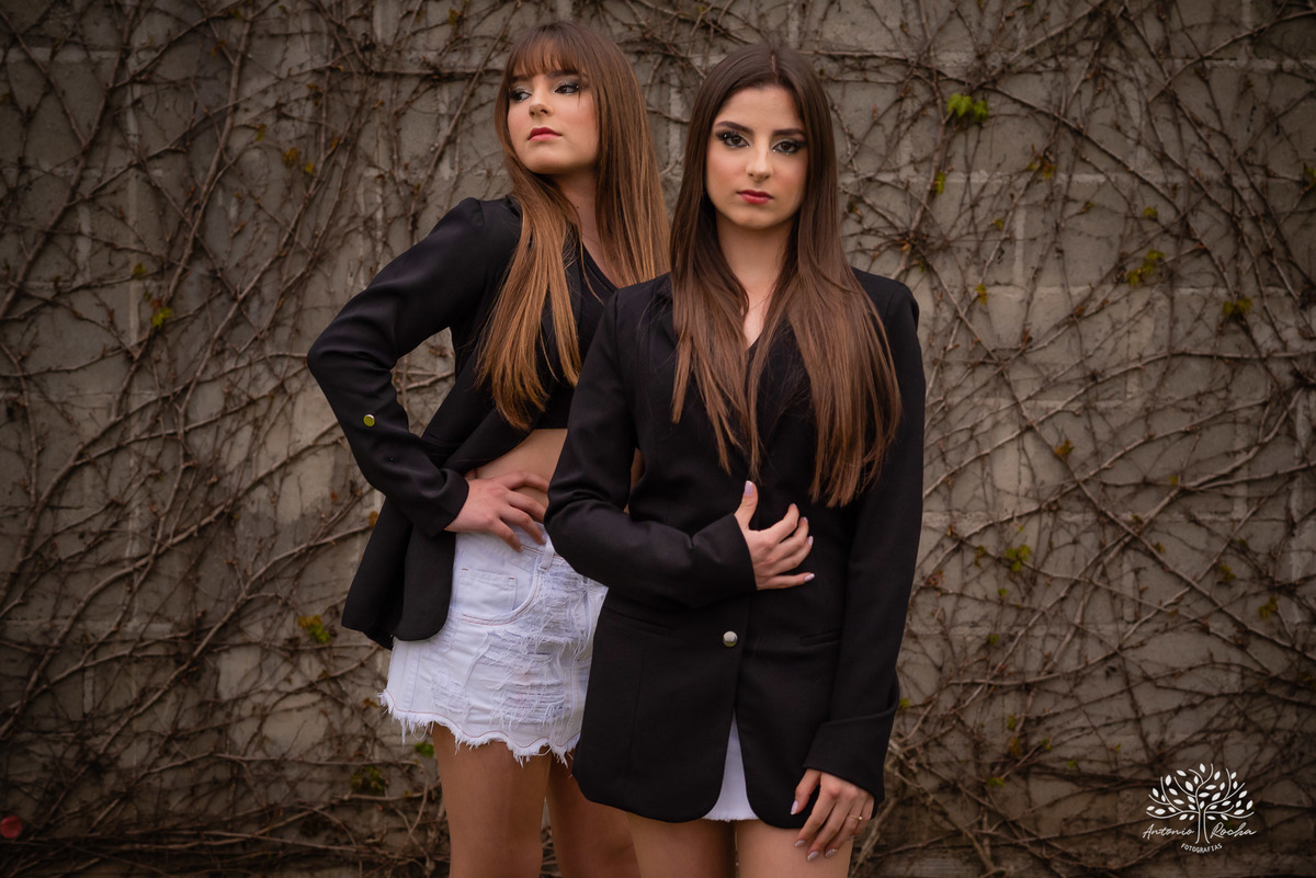 Erika – Isadora – Erika e Isadora 15 Anos – Ensaio – Ensaio Debutante – Pelotas – Biblioteca – Teatro – Parque Una – Felicidade – Foto Premiada – Gêmeas – Fotografia de Família – Debutante – Por do Sol – Bailarinas – Dança – Antonio Rocha Fotografias