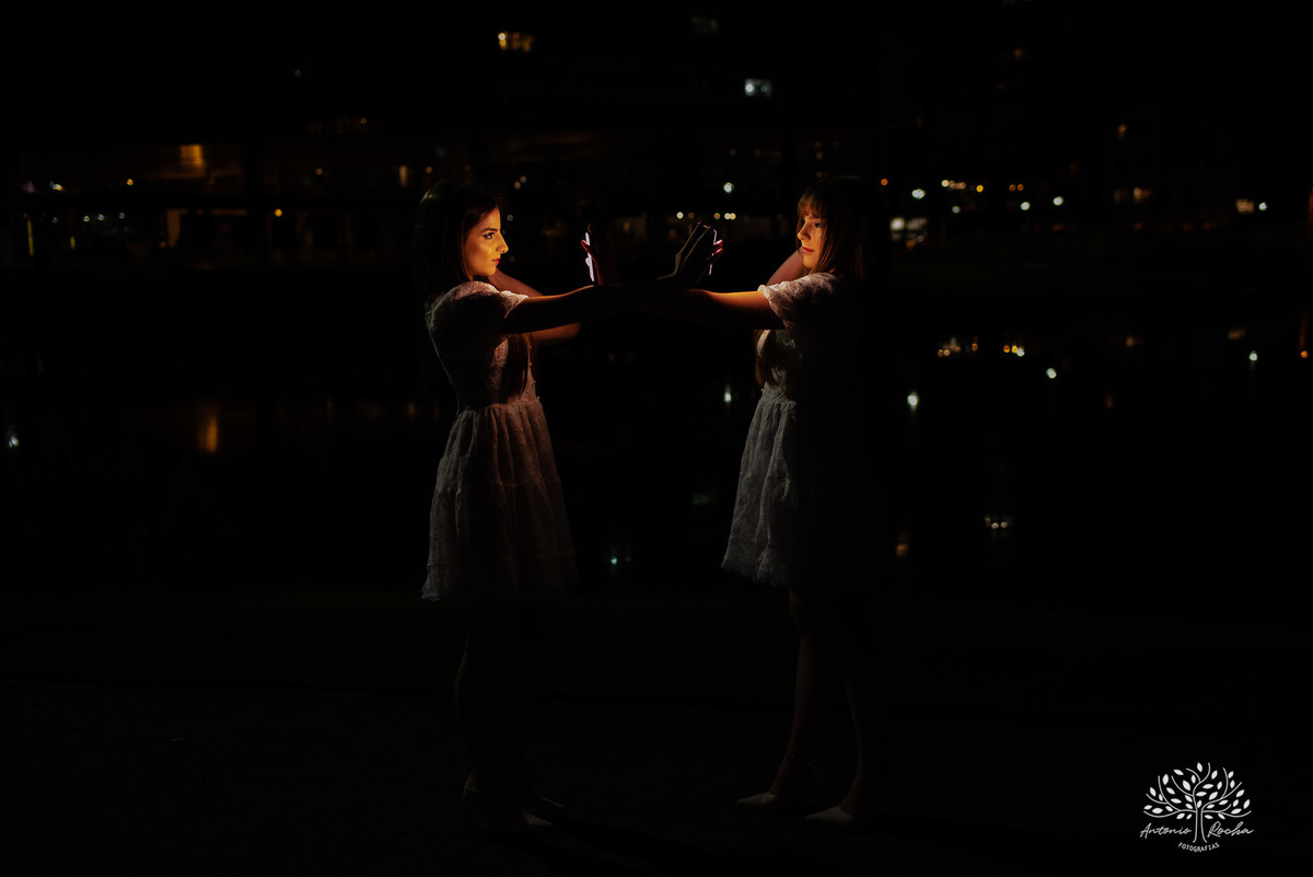 Erika – Isadora – Erika e Isadora 15 Anos – Ensaio – Ensaio Debutante – Pelotas – Biblioteca – Teatro – Parque Una – Felicidade – Foto Premiada – Gêmeas – Fotografia de Família – Debutante – Por do Sol – Bailarinas – Dança – Antonio Rocha Fotografias