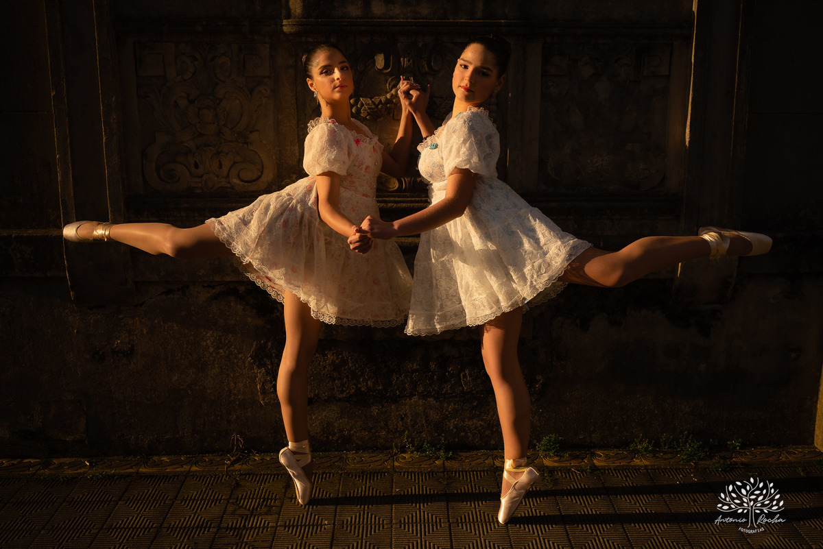 Erika – Isadora – Erika e Isadora 15 Anos – Ensaio – Ensaio Debutante – Pelotas – Biblioteca – Teatro – Parque Una – Felicidade – Foto Premiada – Gêmeas – Fotografia de Família – Debutante – Por do Sol – Bailarinas – Dança – Antonio Rocha Fotografias