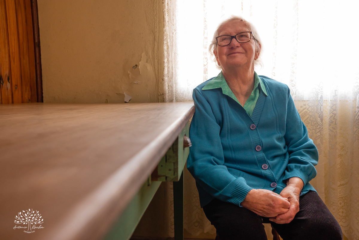 Júlia – Júlia 15 Anos – Ensaio – Ensaio Debutante – Chácara da Família Fiss – Debutante – Campo – Felicidade – Foto Premiada – Livro – Fotografia de Família – Debutante – Pôr do Sol – Vestido – Dourado – Antonio Rocha Fotografias – Pelotas – Linda – Sarda