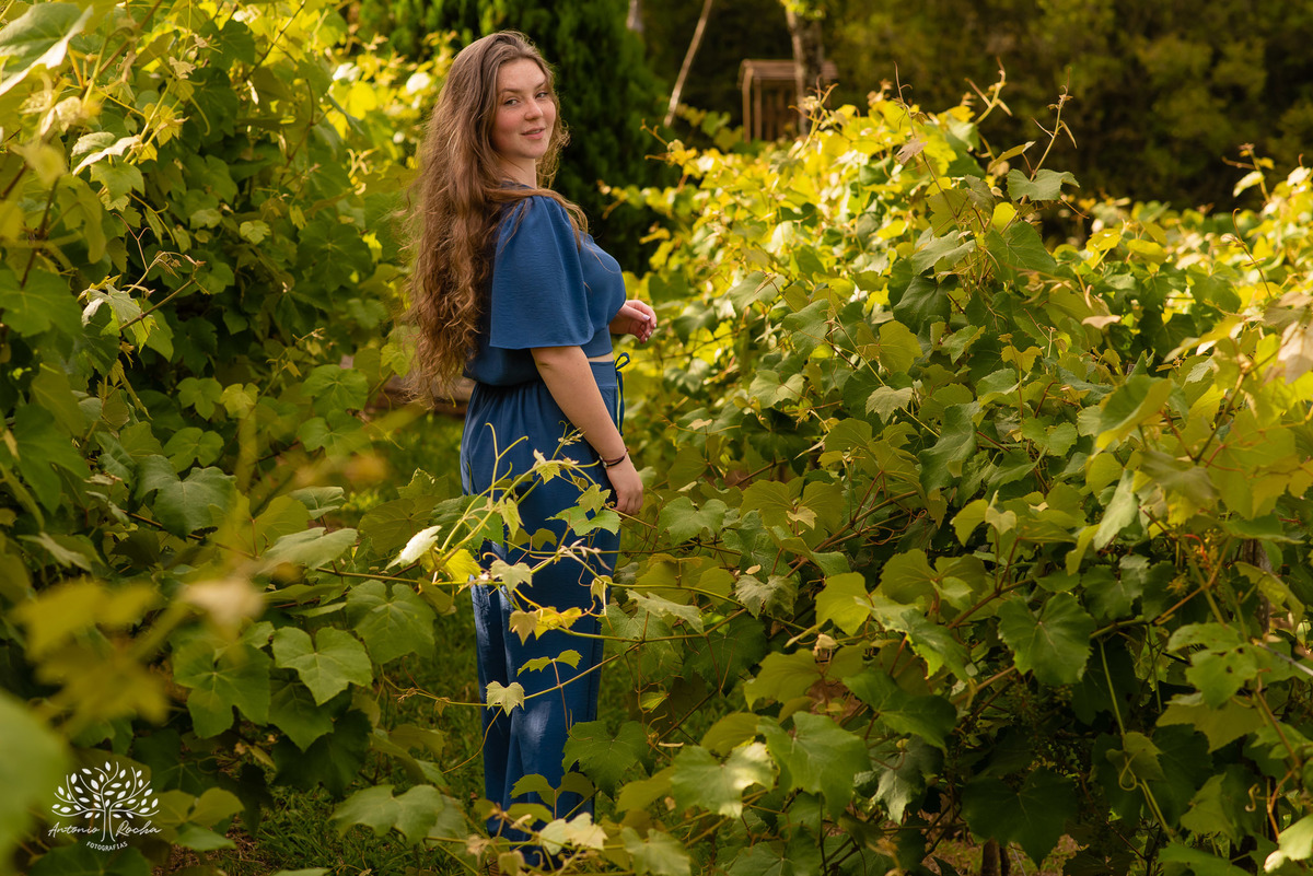 Júlia – Júlia 15 Anos – Ensaio – Ensaio Debutante – Chácara da Família Fiss – Debutante – Campo – Felicidade – Foto Premiada – Livro – Fotografia de Família – Debutante – Pôr do Sol – Vestido – Dourado – Antonio Rocha Fotografias – Pelotas – Linda – Sarda