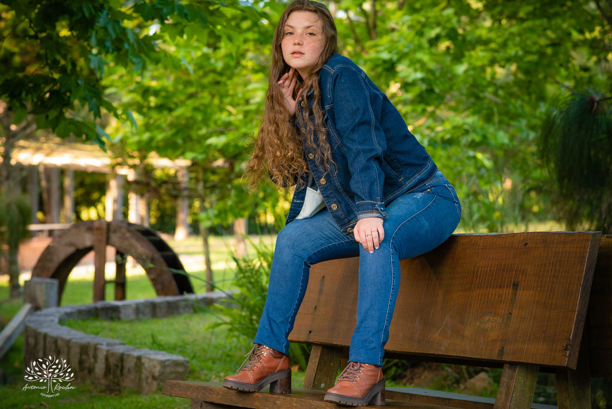 Júlia – Júlia 15 Anos – Ensaio – Ensaio Debutante – Chácara da Família Fiss – Debutante – Campo – Felicidade – Foto Premiada – Livro – Fotografia de Família – Debutante – Pôr do Sol – Vestido – Dourado – Antonio Rocha Fotografias – Pelotas – Linda – Sarda
