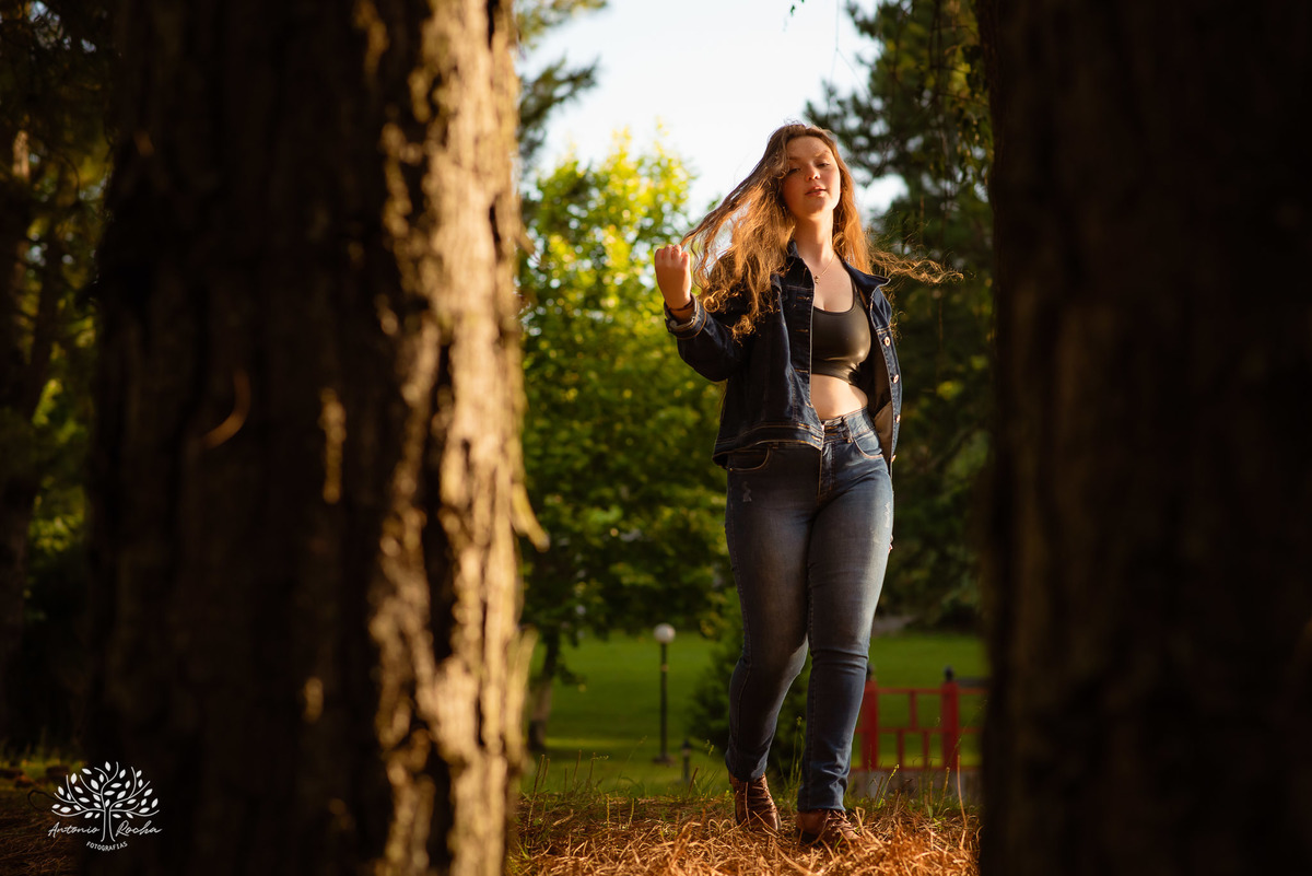 Júlia – Júlia 15 Anos – Ensaio – Ensaio Debutante – Chácara da Família Fiss – Debutante – Campo – Felicidade – Foto Premiada – Livro – Fotografia de Família – Debutante – Pôr do Sol – Vestido – Dourado – Antonio Rocha Fotografias – Pelotas – Linda – Sarda