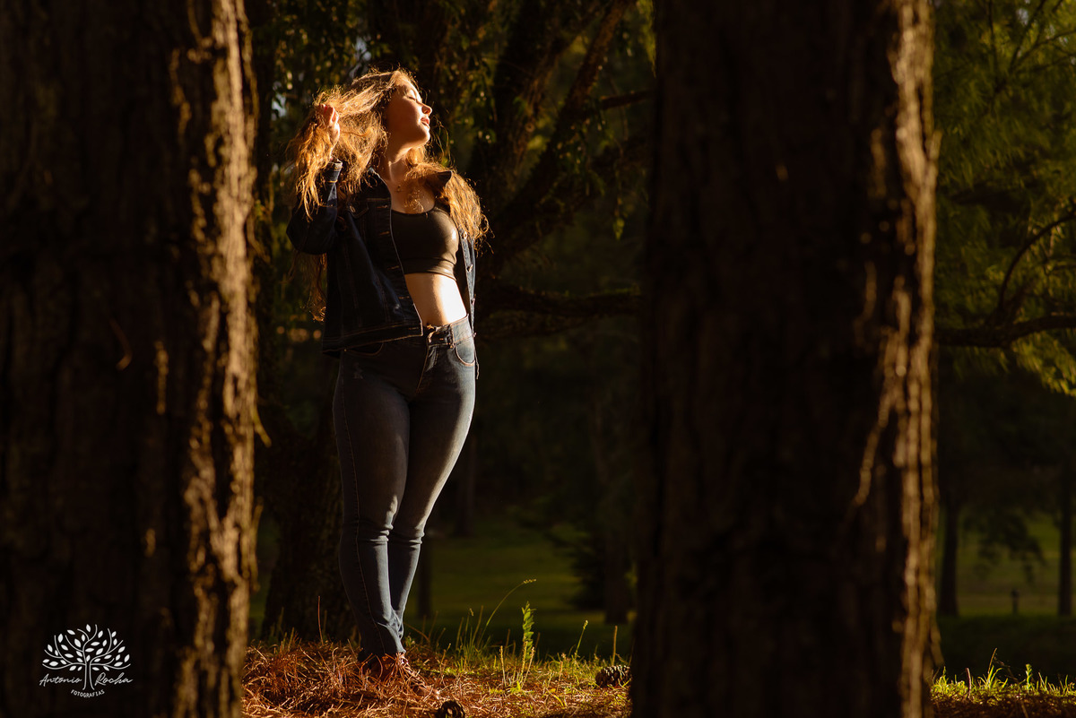 Júlia – Júlia 15 Anos – Ensaio – Ensaio Debutante – Chácara da Família Fiss – Debutante – Campo – Felicidade – Foto Premiada – Livro – Fotografia de Família – Debutante – Pôr do Sol – Vestido – Dourado – Antonio Rocha Fotografias – Pelotas – Linda – Sarda