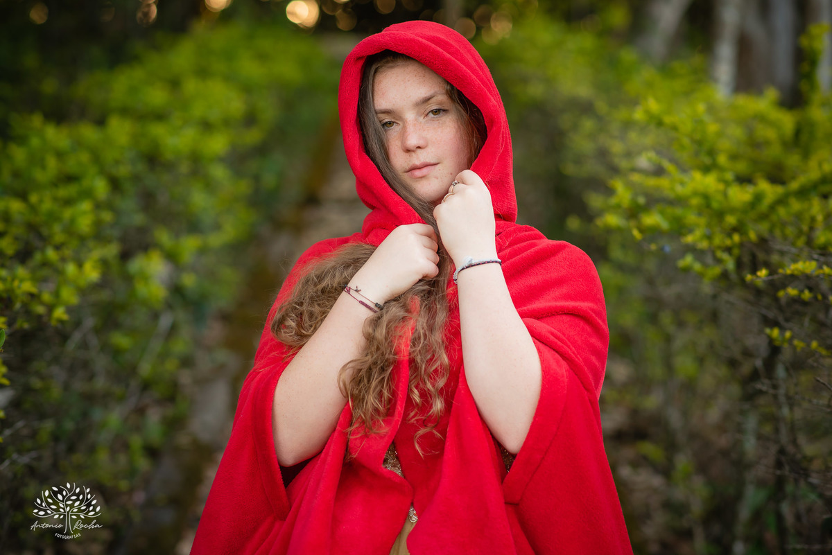 Júlia – Júlia 15 Anos – Ensaio – Ensaio Debutante – Chácara da Família Fiss – Debutante – Campo – Felicidade – Foto Premiada – Livro – Fotografia de Família – Debutante – Pôr do Sol – Vestido – Dourado – Antonio Rocha Fotografias – Pelotas – Linda – Sarda