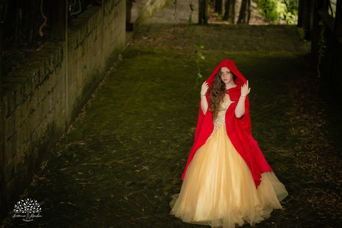 Júlia – Júlia 15 Anos – Ensaio – Ensaio Debutante – Chácara da Família Fiss – Debutante – Campo – Felicidade – Foto Premiada – Livro – Fotografia de Família – Debutante – Pôr do Sol – Vestido – Dourado – Antonio Rocha Fotografias – Pelotas – Linda – Sarda