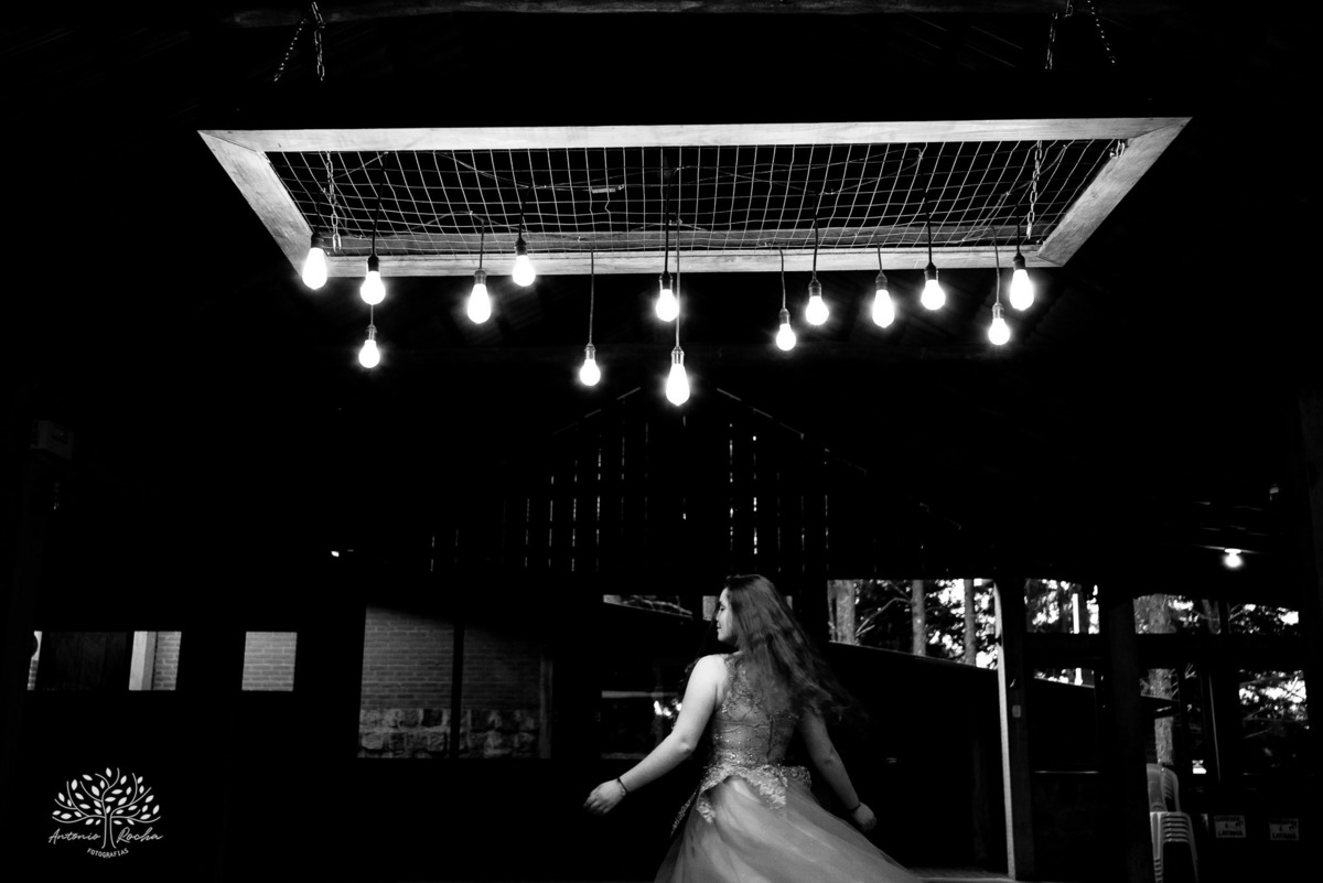 Júlia – Júlia 15 Anos – Ensaio – Ensaio Debutante – Chácara da Família Fiss – Debutante – Campo – Felicidade – Foto Premiada – Livro – Fotografia de Família – Debutante – Pôr do Sol – Vestido – Dourado – Antonio Rocha Fotografias – Pelotas – Linda – Sarda