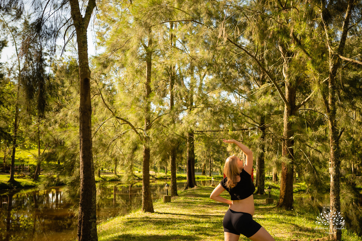 Natália – Tiago – Bento – Chácara da Família Fiss – Tarde de Sol – Campo – Gestante – Grávida – Ensaio Gestante – Felicidade – Amor – Menino – Vida – Dança – Pelotas – Campo – Natália + Tiago = Bento – Antonio Rocha Fotografias – Família Linda – Movimento
