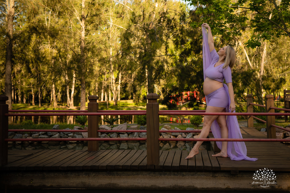 Natália – Tiago – Bento – Chácara da Família Fiss – Tarde de Sol – Campo – Gestante – Grávida – Ensaio Gestante – Felicidade – Amor – Menino – Vida – Dança – Pelotas – Campo – Natália + Tiago = Bento – Antonio Rocha Fotografias – Família Linda – Movimento