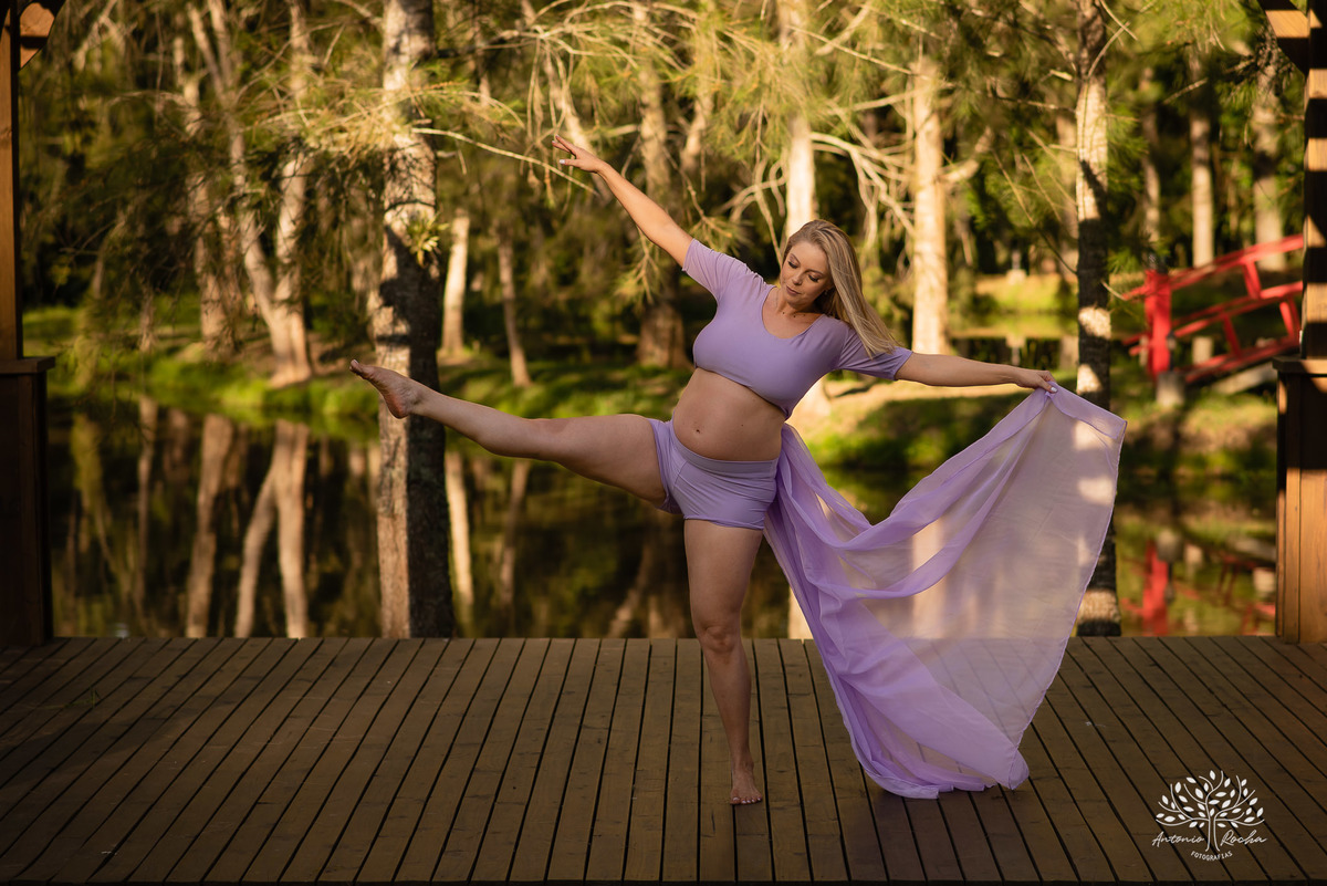 Natália – Tiago – Bento – Chácara da Família Fiss – Tarde de Sol – Campo – Gestante – Grávida – Ensaio Gestante – Felicidade – Amor – Menino – Vida – Dança – Pelotas – Campo – Natália + Tiago = Bento – Antonio Rocha Fotografias – Família Linda – Movimento